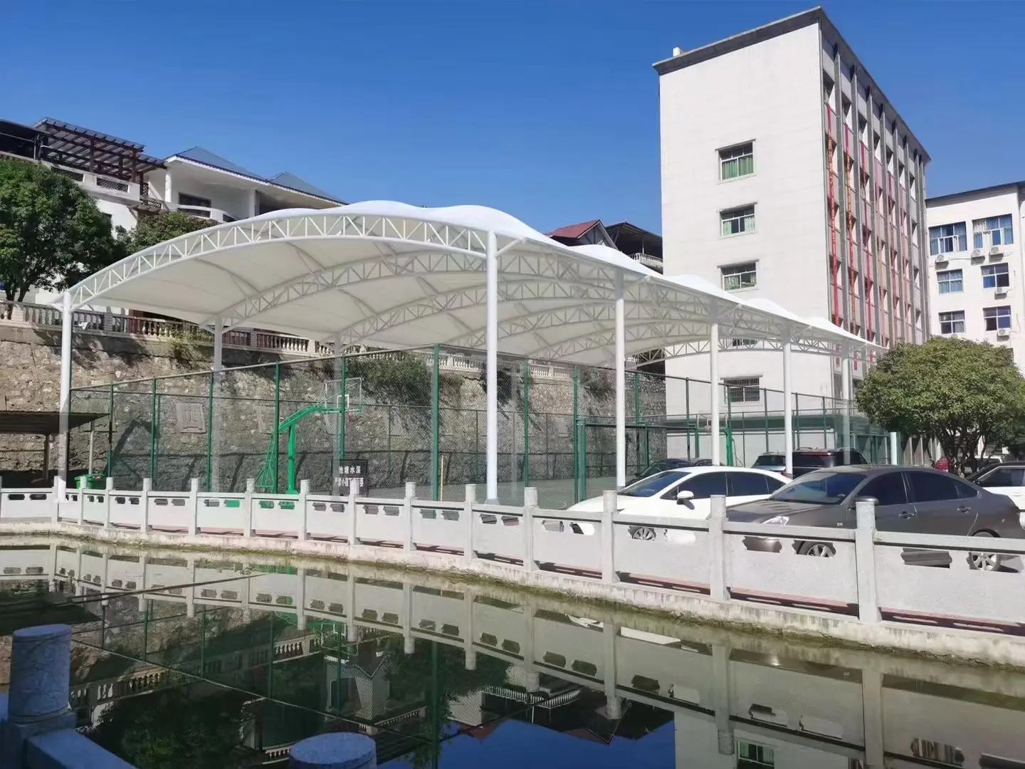 贵州三穗园区停车棚总在漏水生锈?源头膜结构厂家:按本地气候选材,避开三大坑