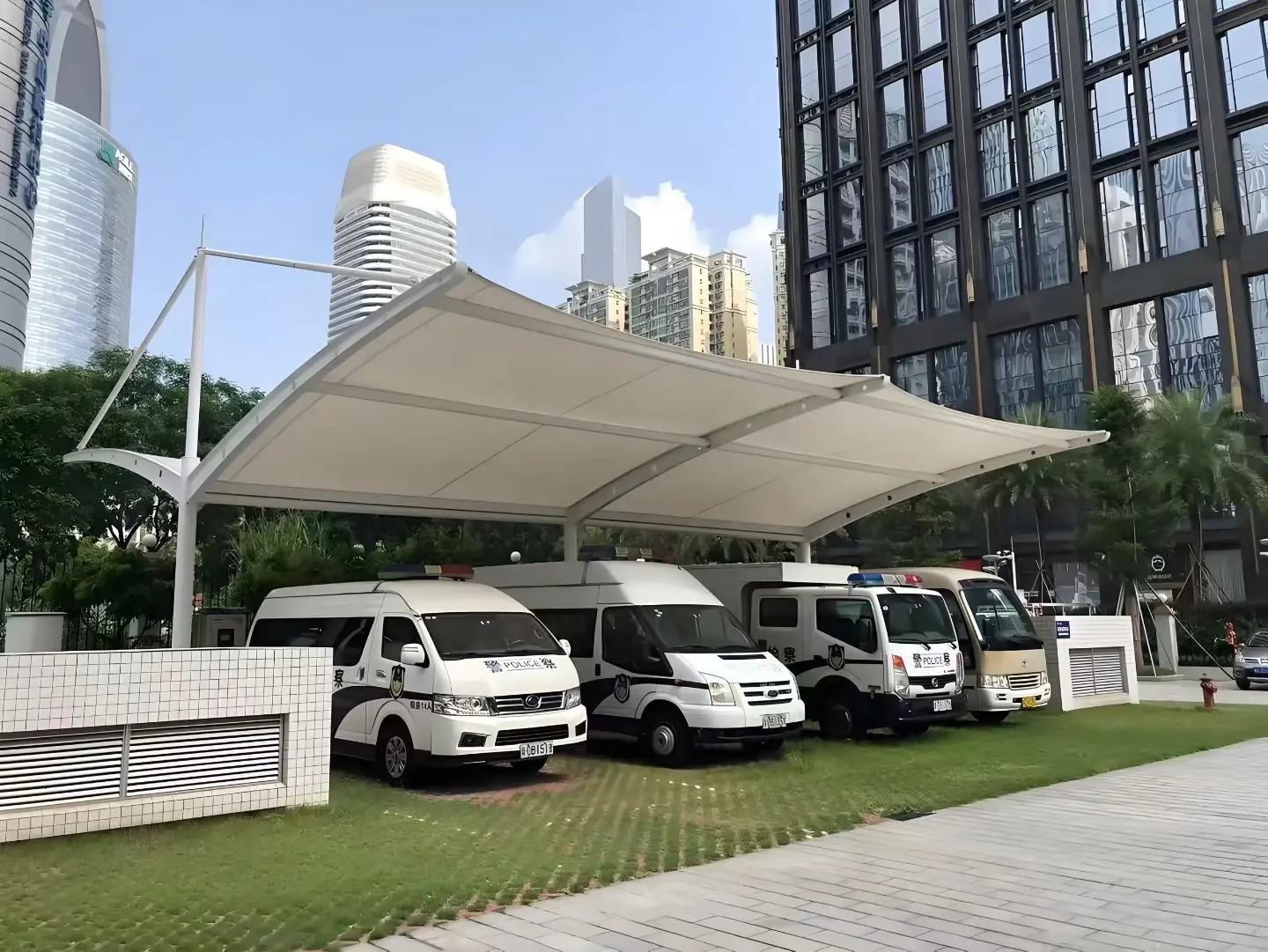贵州三穗膜结构车棚怎么选?山地多雨高湿环境,园区物业采购避坑指南